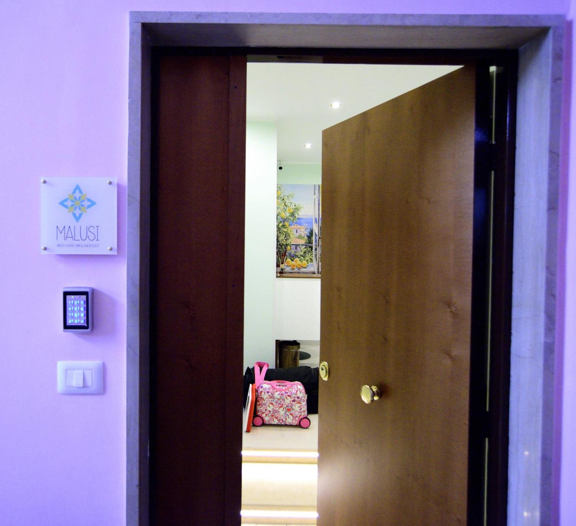 Malusi B&B Napoli Bagian luar foto